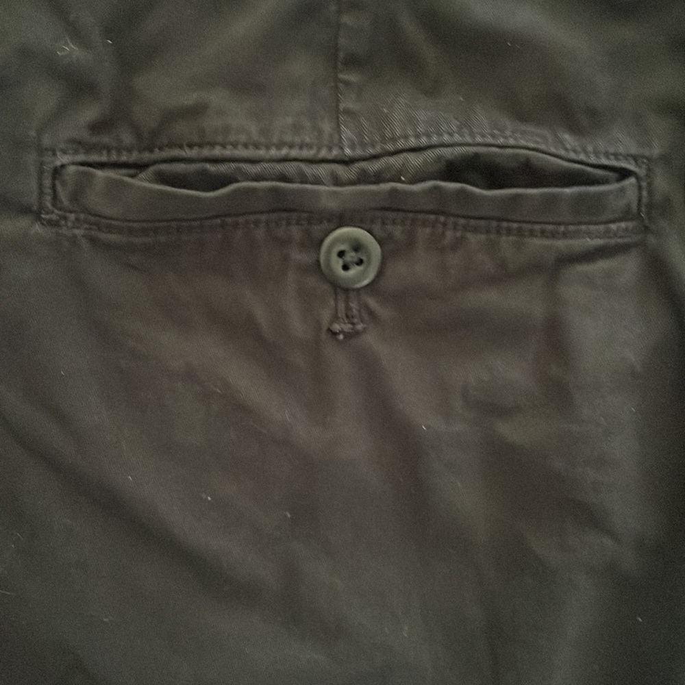 Uniqlo Men’s Black Bermuda Shorts (Waist 30-33) - Picture 4 of 7